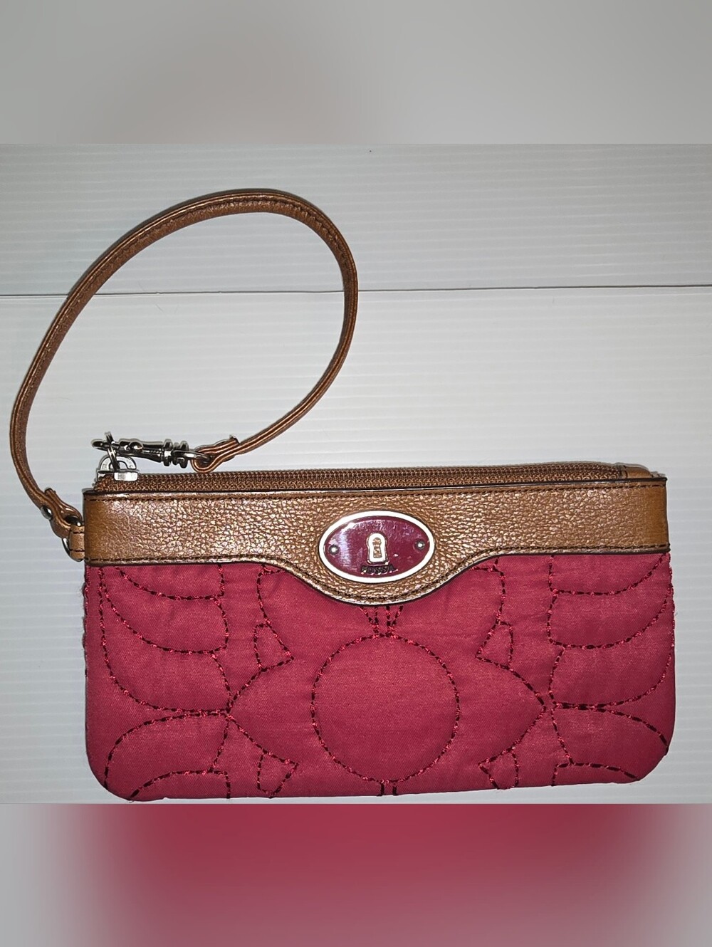 Y2K Vintage Retro Fossil Key-per Wristlet Wallet Coin Purse QUILTED RASPBERRY